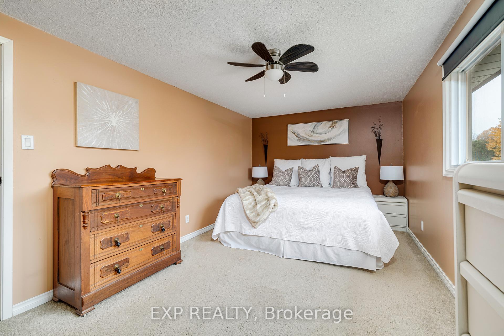Photo 10 of 9 Harvest Court, Kitchener — HOMEH
