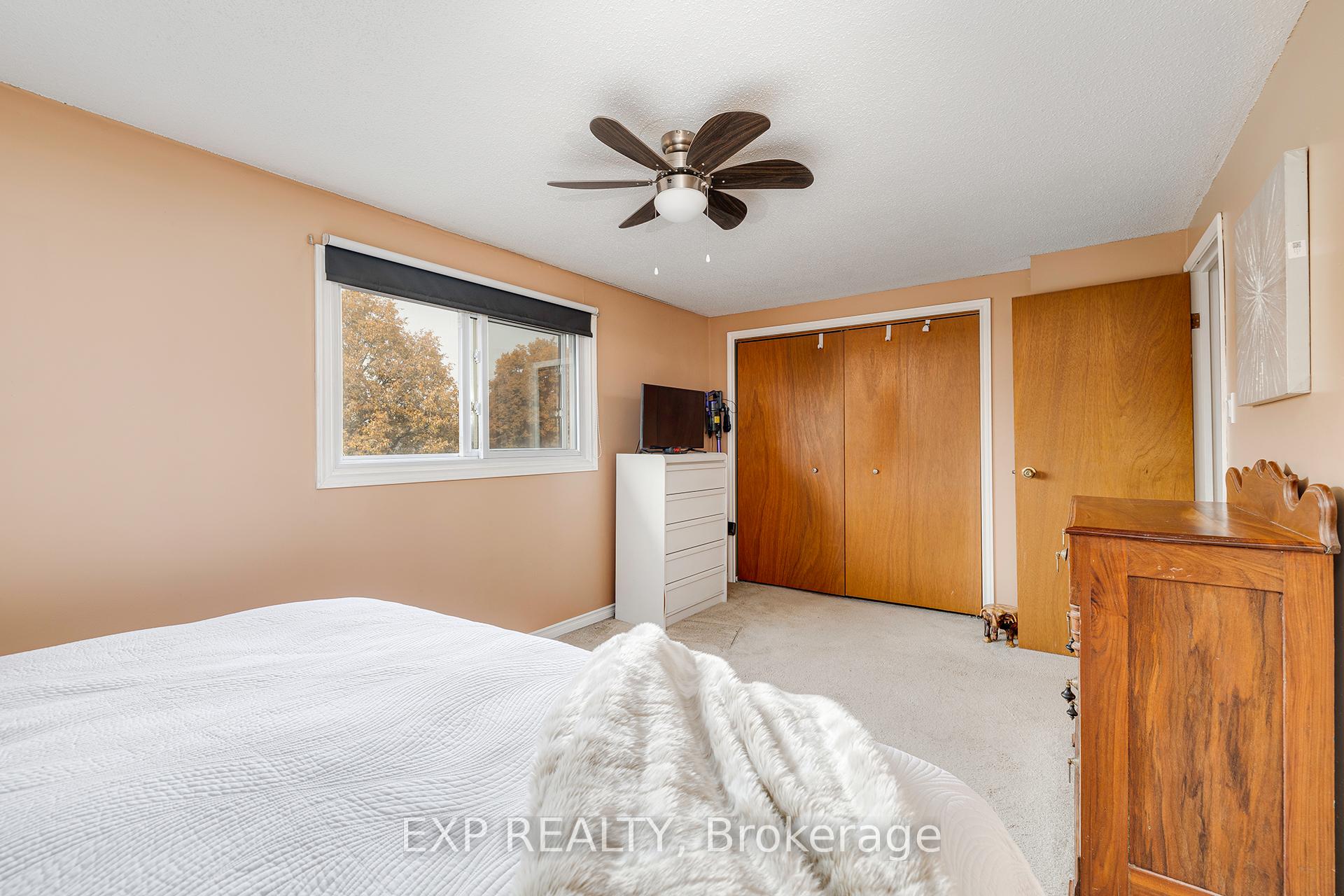 Photo 11 of 9 Harvest Court, Kitchener — HOMEH