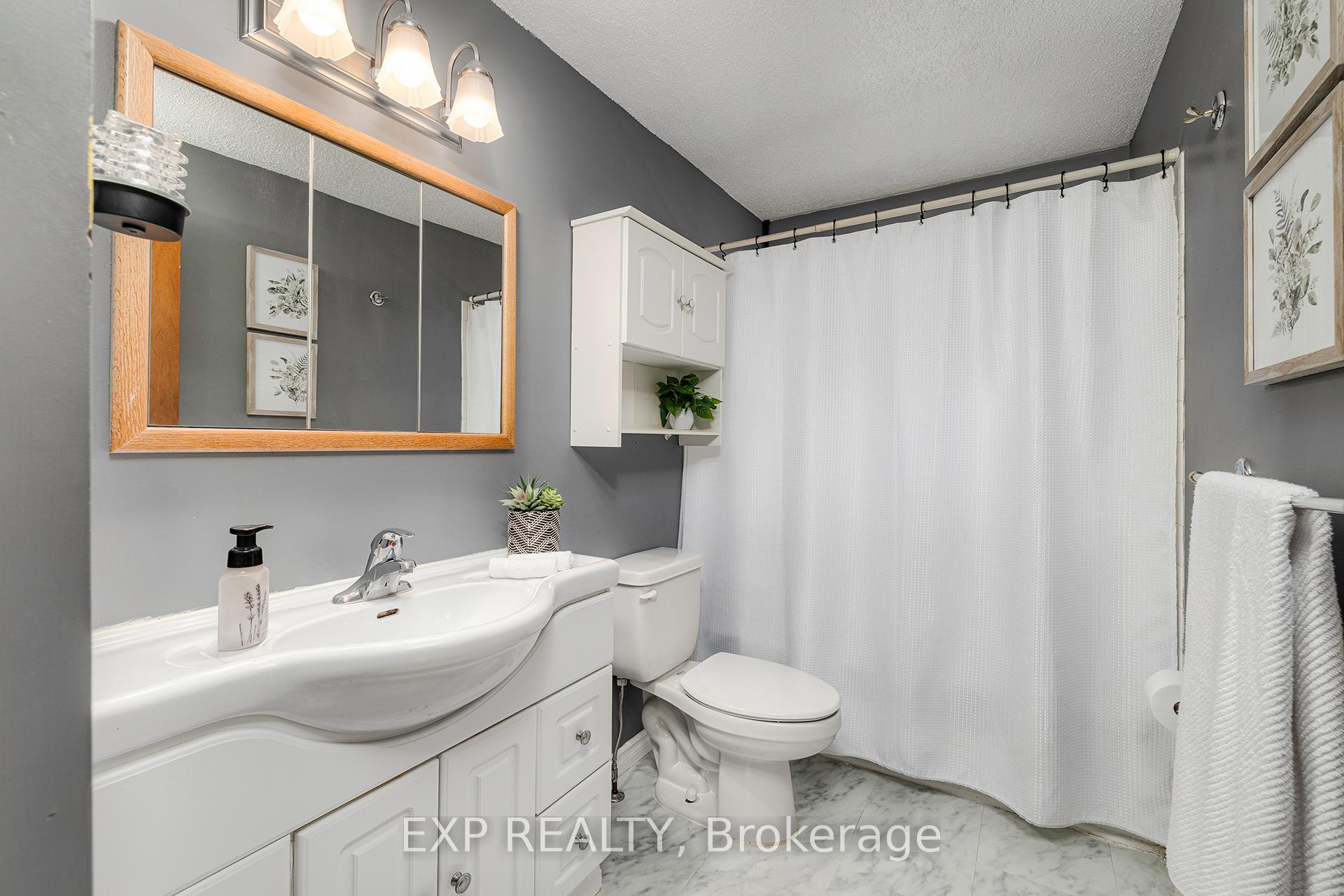 Photo 14 of 9 Harvest Court, Kitchener — HOMEH