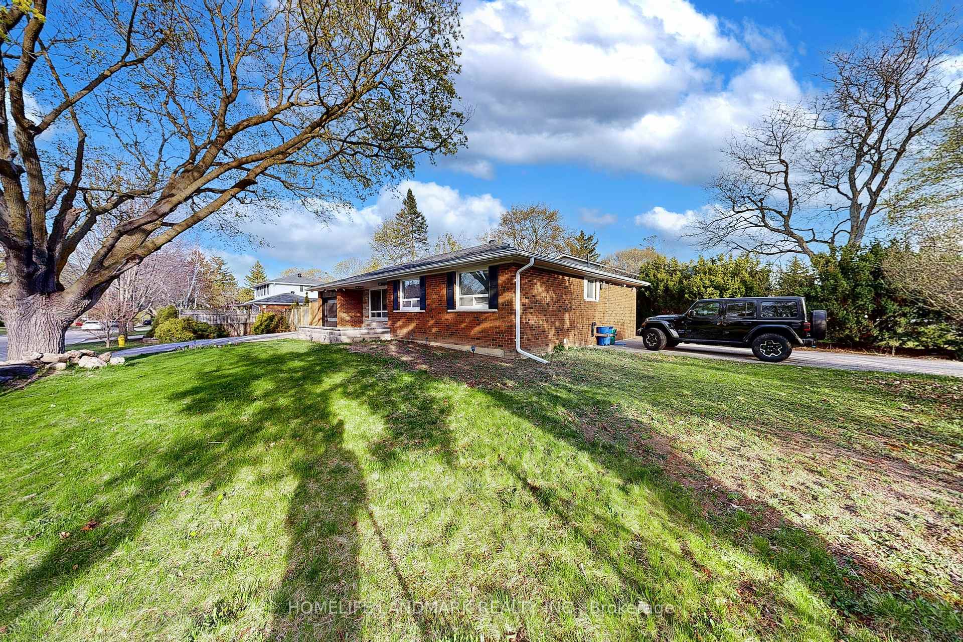 Photo 3 of 1 Valleycrest Avenue, Markham, Bullock — HOMEH