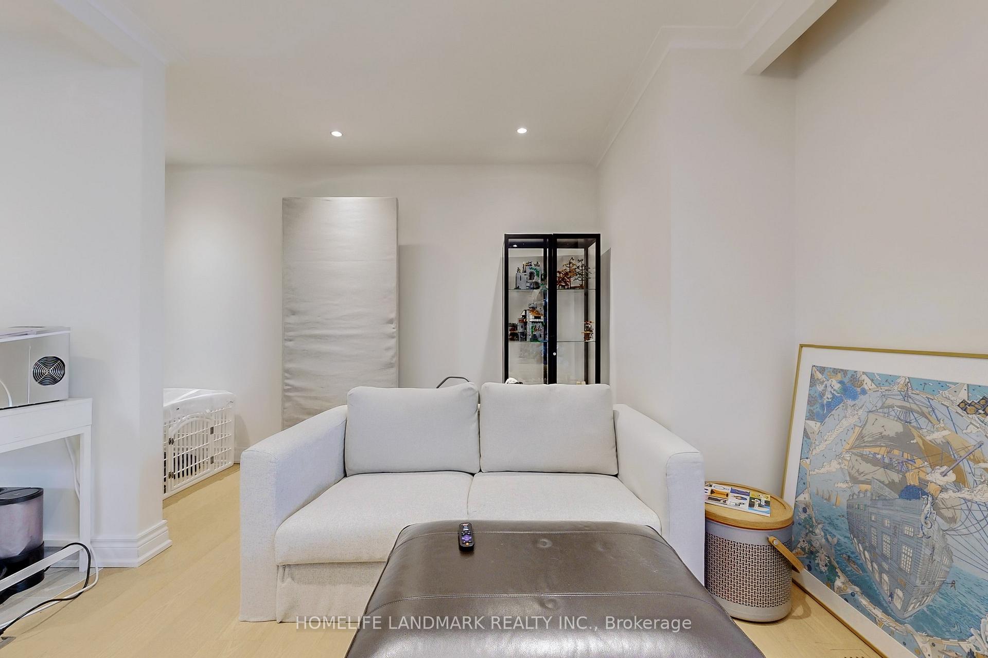 Photo 5 of 1 Valleycrest Avenue, Markham, Bullock — HOMEH