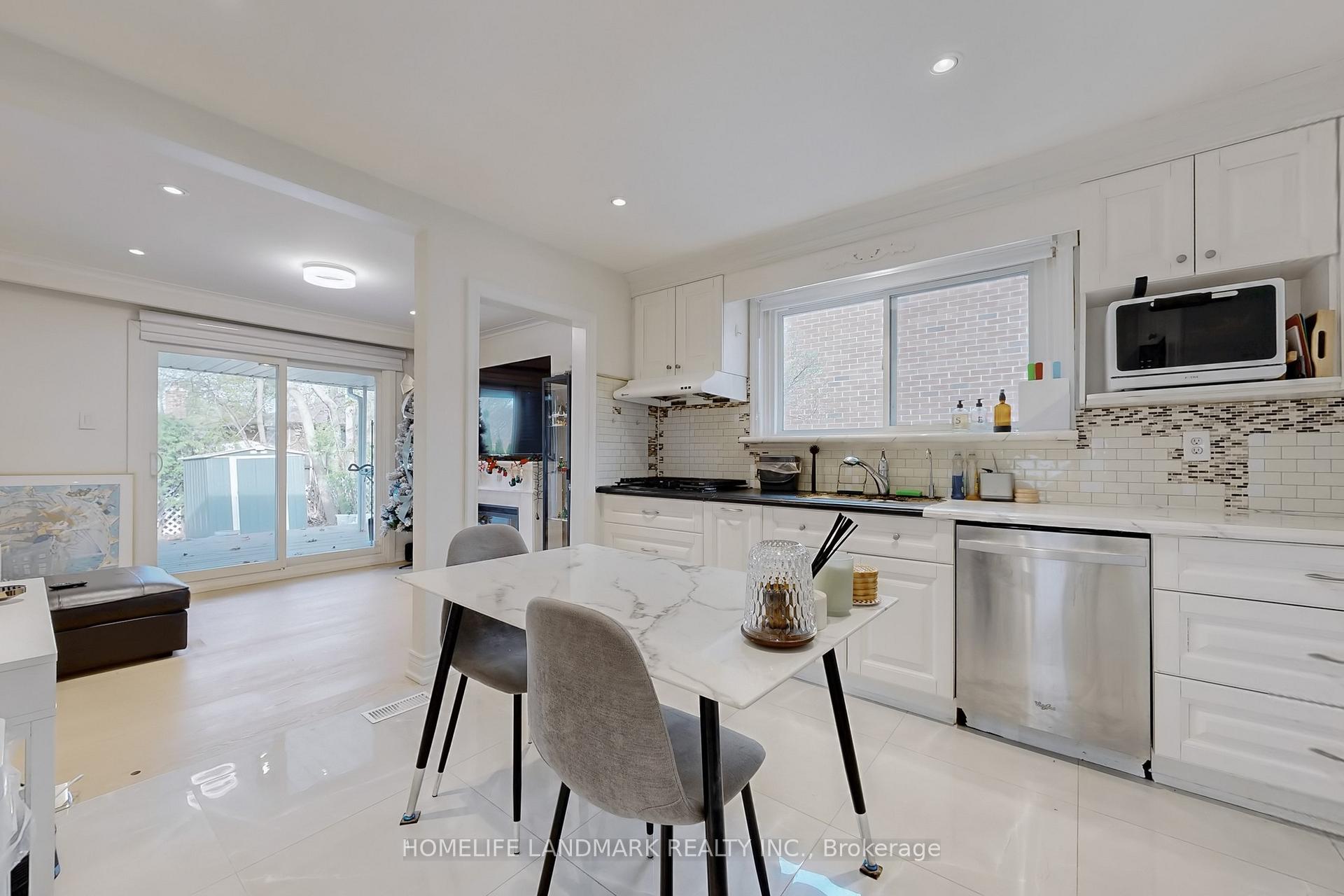 Photo 11 of 1 Valleycrest Avenue, Markham, Bullock — HOMEH
