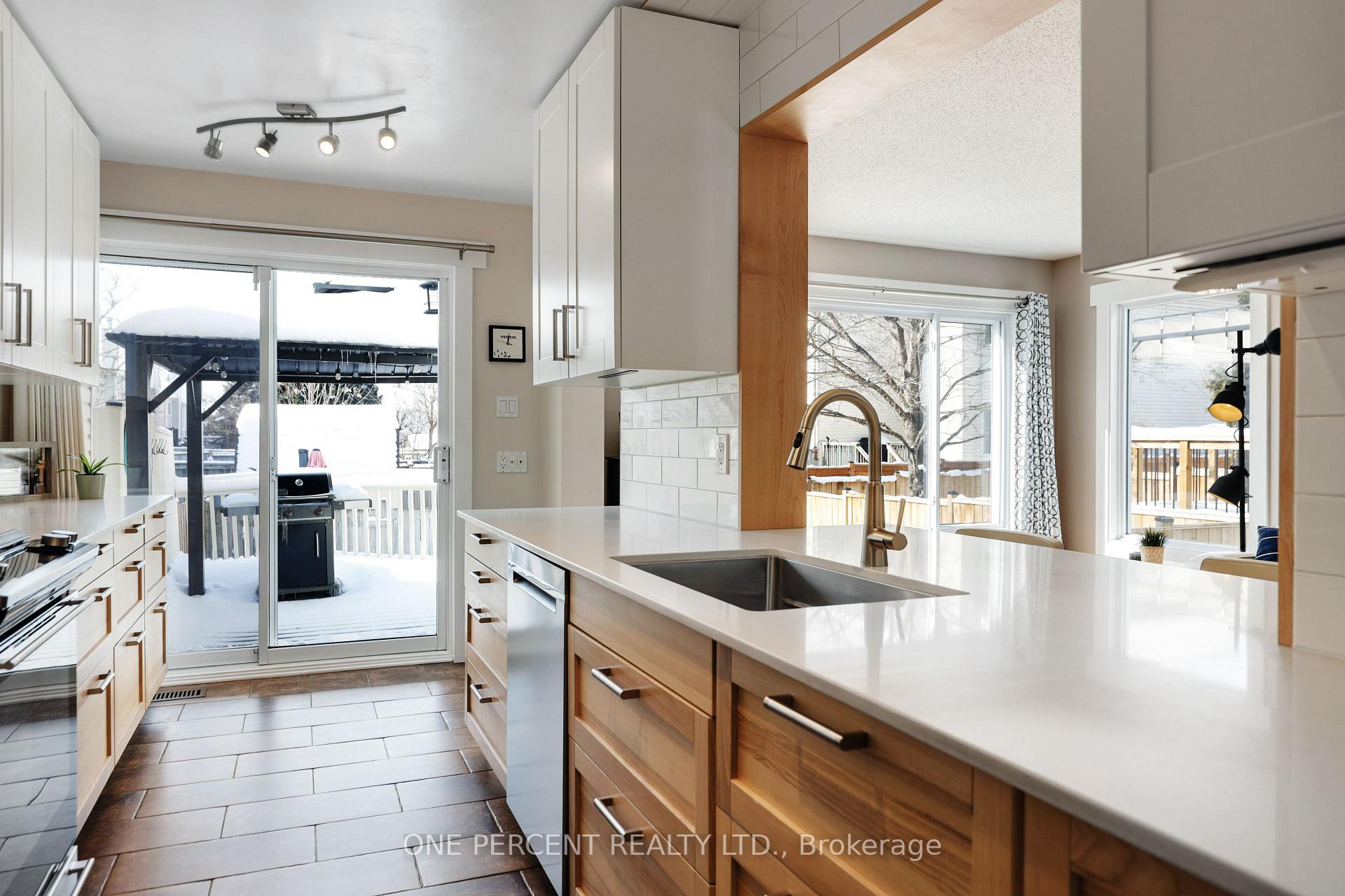Photo 17 of 63 Sheppard's Glen Avenue, Ottawa, Kanata - Emerald Meadows/Trailwest — HOMEH