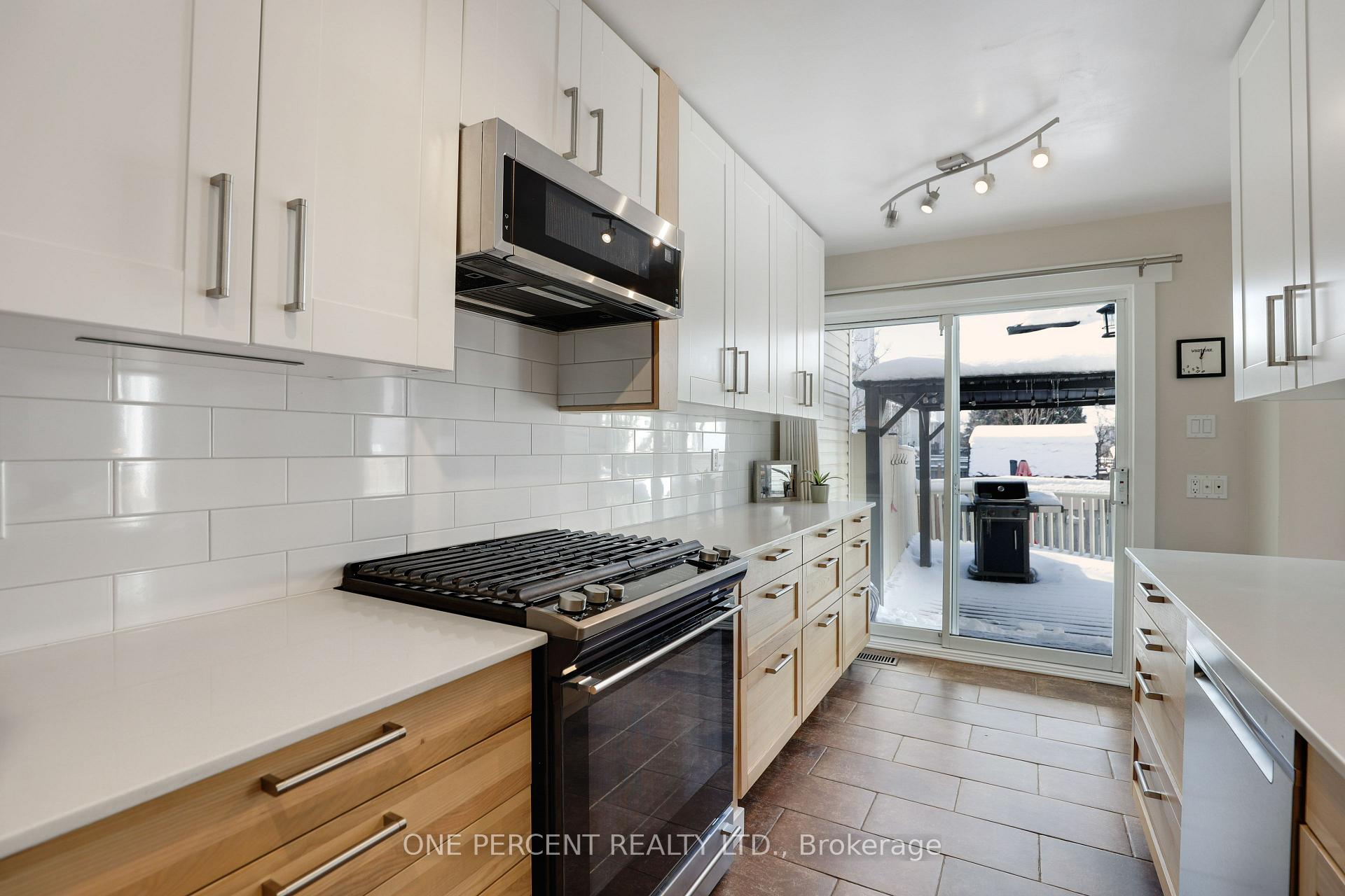 Photo 18 of 63 Sheppard's Glen Avenue, Ottawa, Kanata - Emerald Meadows/Trailwest — HOMEH