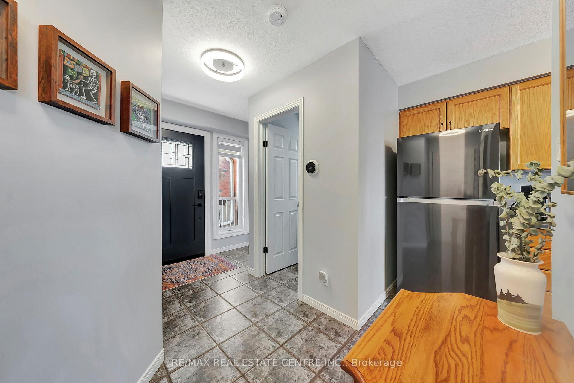 Photo 9 of 62 Brandy Crescent, Kitchener — HOMEH