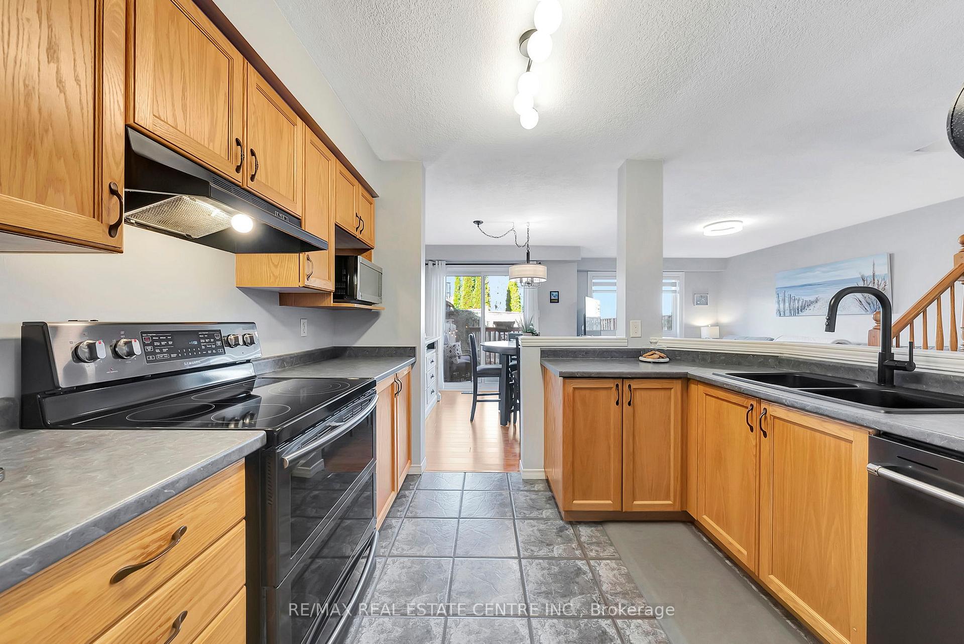 Photo 10 of 62 Brandy Crescent, Kitchener — HOMEH