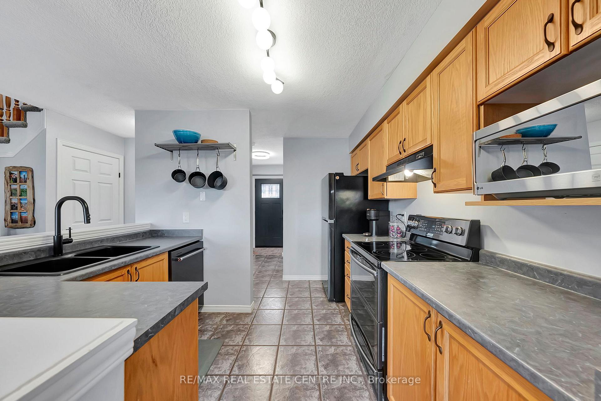 Photo 11 of 62 Brandy Crescent, Kitchener — HOMEH