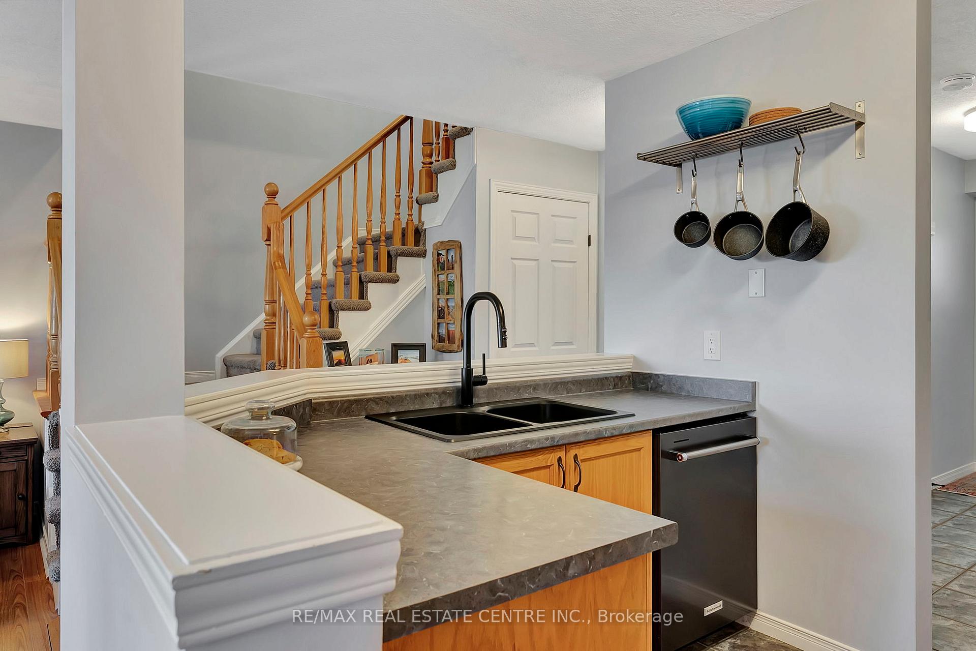 Photo 12 of 62 Brandy Crescent, Kitchener — HOMEH