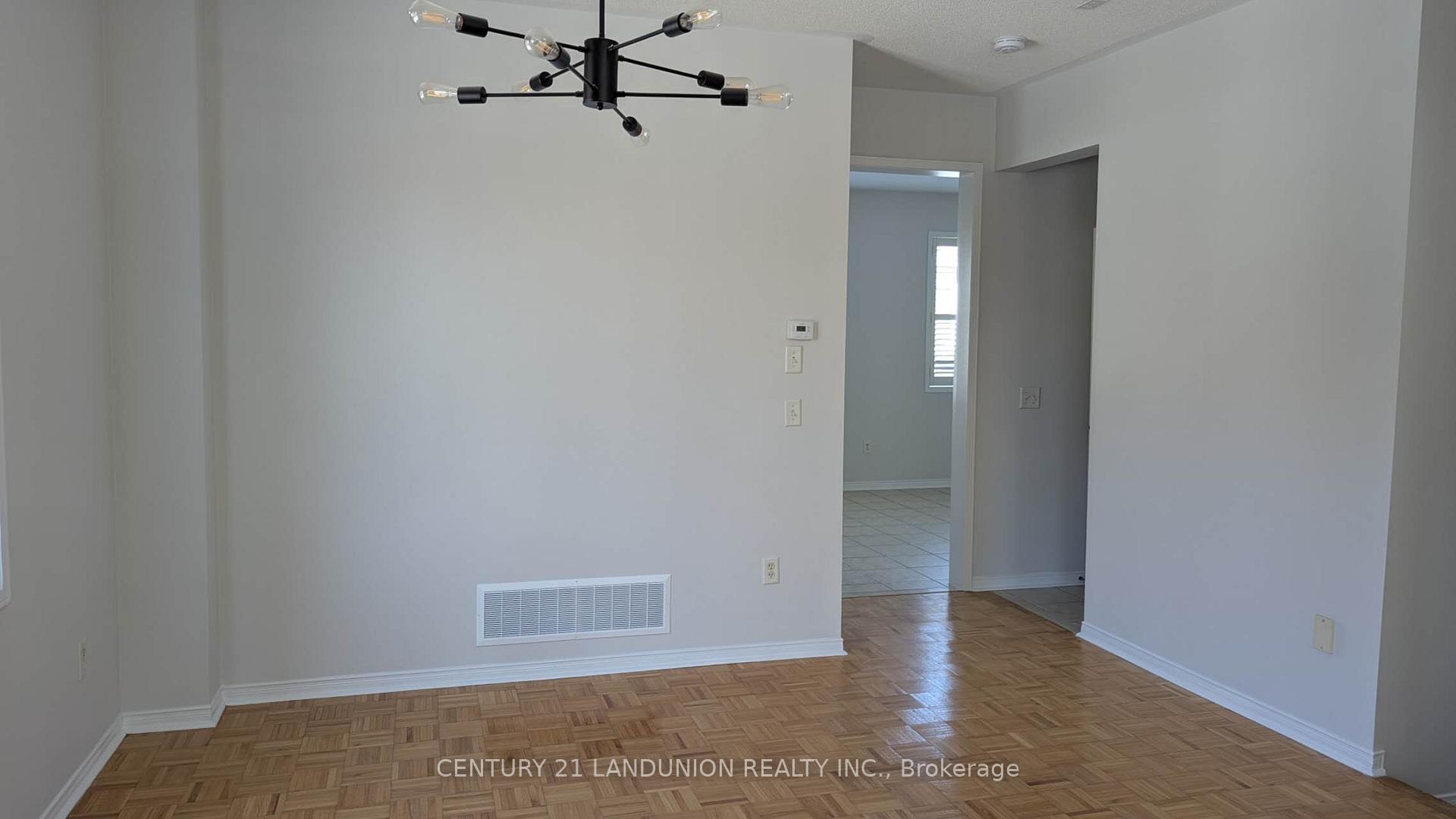 Photo 6 of 23 Wychwood Drive, Markham, Berczy — HOMEH