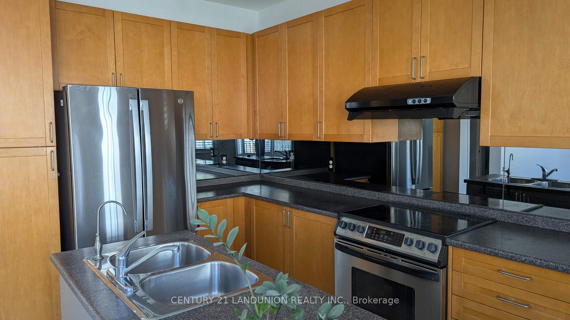 Photo 8 of 23 Wychwood Drive, Markham, Berczy — HOMEH