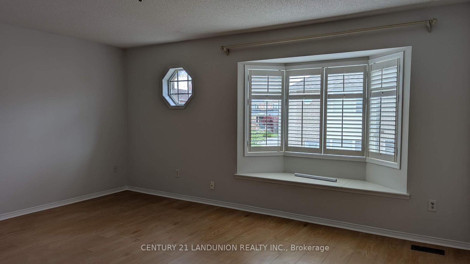 Photo 14 of 23 Wychwood Drive, Markham, Berczy — HOMEH