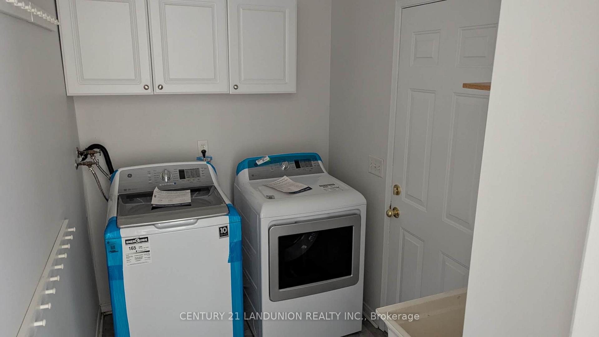 Photo 17 of 23 Wychwood Drive, Markham, Berczy — HOMEH