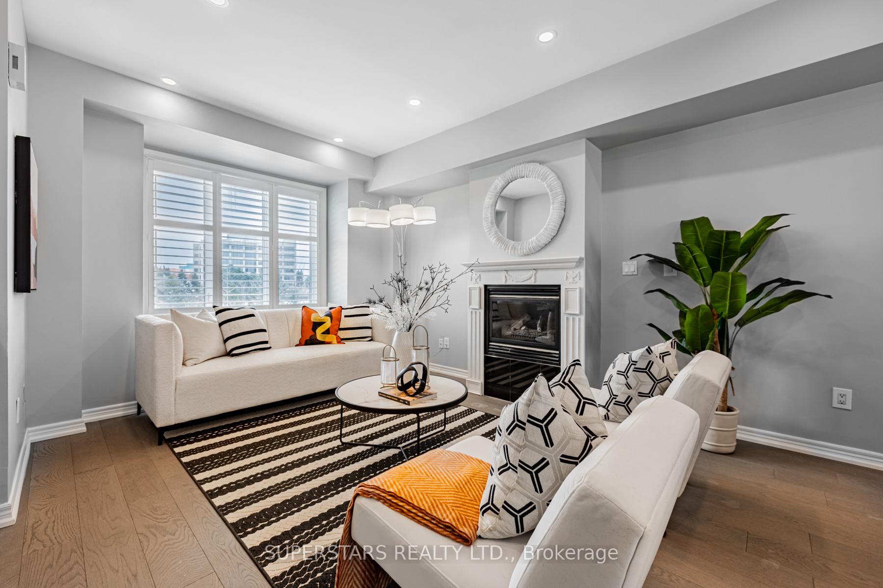 Photo 3 of 74 Pond Drive, Markham, Commerce Valley — HOMEH