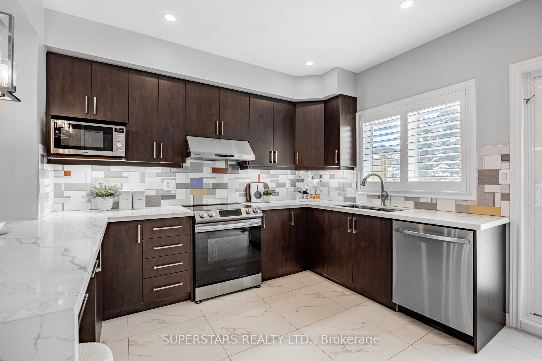 Photo 8 of 74 Pond Drive, Markham, Commerce Valley — HOMEH
