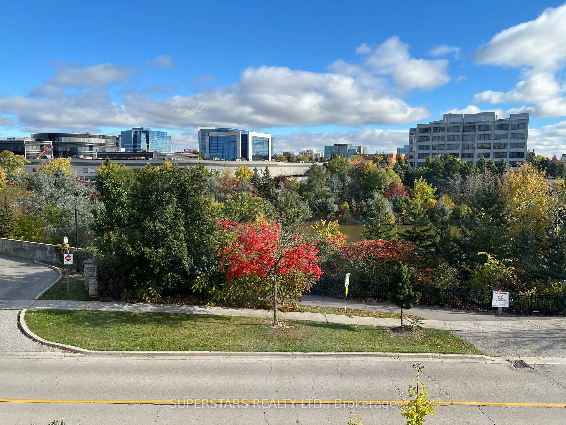 Photo 27 of 74 Pond Drive, Markham, Commerce Valley — HOMEH