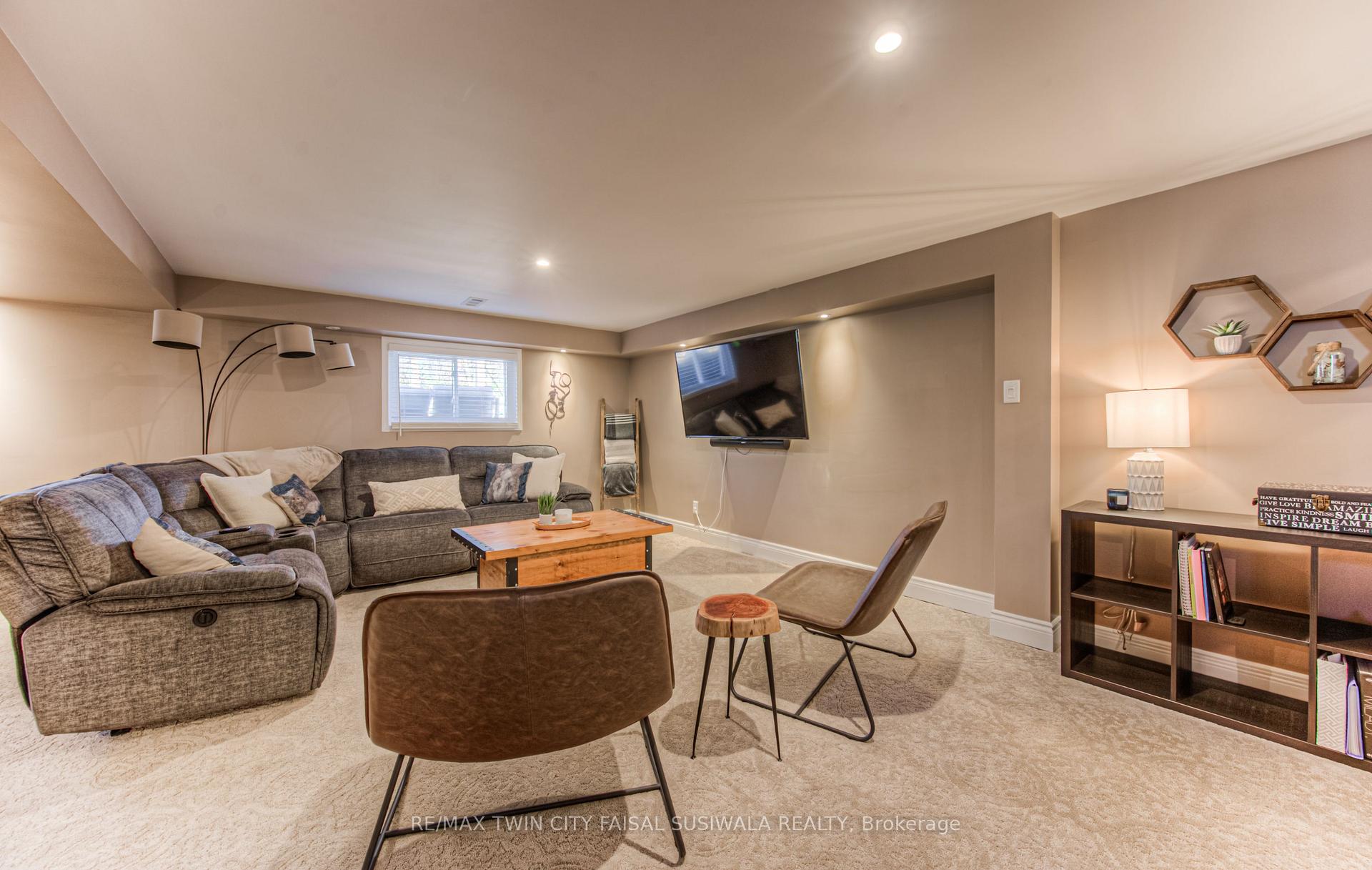 Photo 1 of 82 Oakhurst Crescent, Kitchener — HOMEH