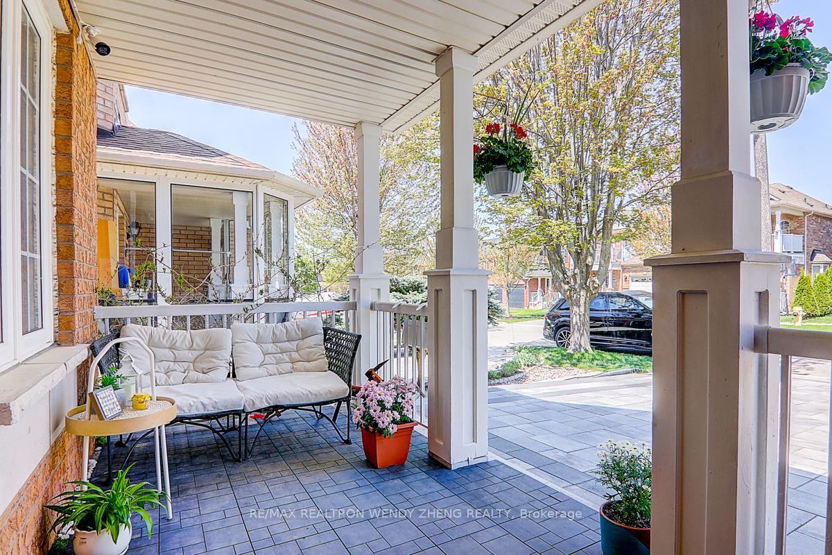 Photo 4 of 15 Autumnglen Road, Markham, Greensborough — HOMEH