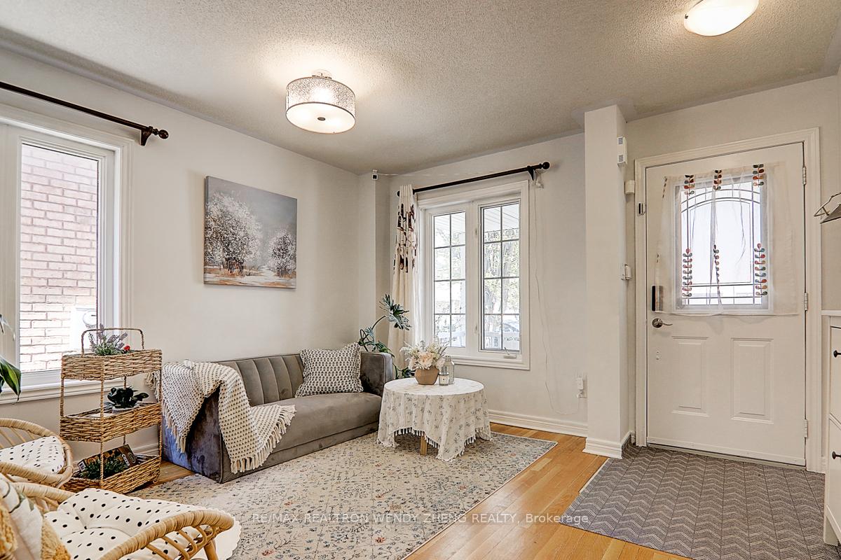 Photo 5 of 15 Autumnglen Road, Markham, Greensborough — HOMEH