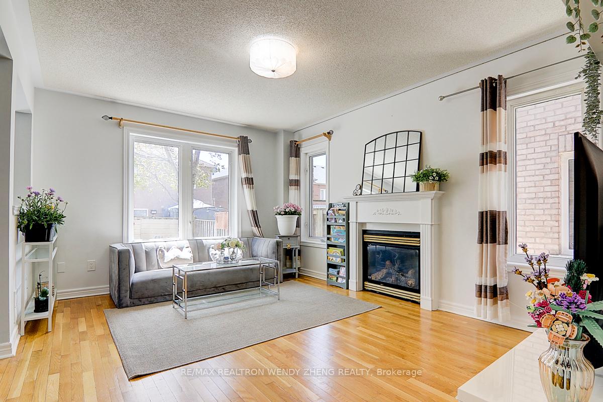 Photo 9 of 15 Autumnglen Road, Markham, Greensborough — HOMEH