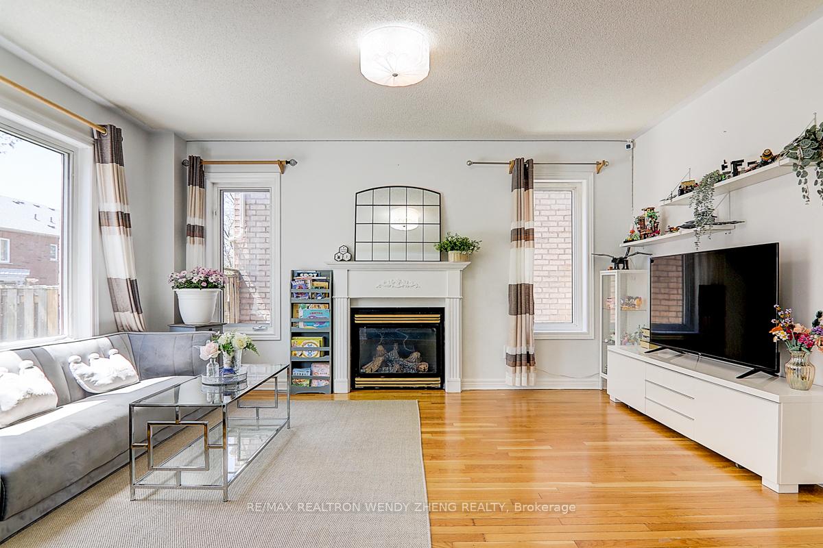 Photo 10 of 15 Autumnglen Road, Markham, Greensborough — HOMEH