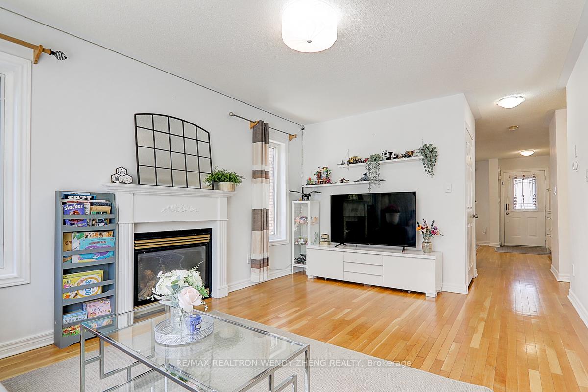 Photo 11 of 15 Autumnglen Road, Markham, Greensborough — HOMEH