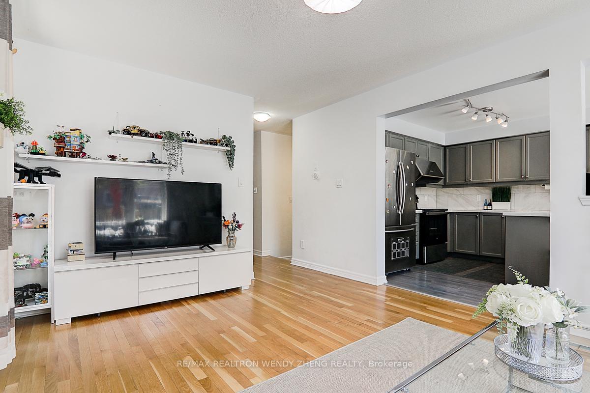 Photo 12 of 15 Autumnglen Road, Markham, Greensborough — HOMEH