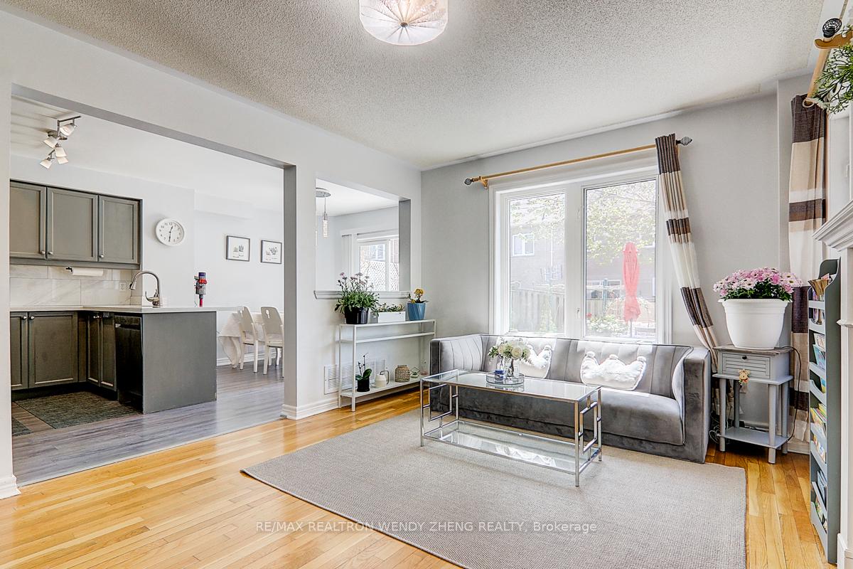 Photo 13 of 15 Autumnglen Road, Markham, Greensborough — HOMEH