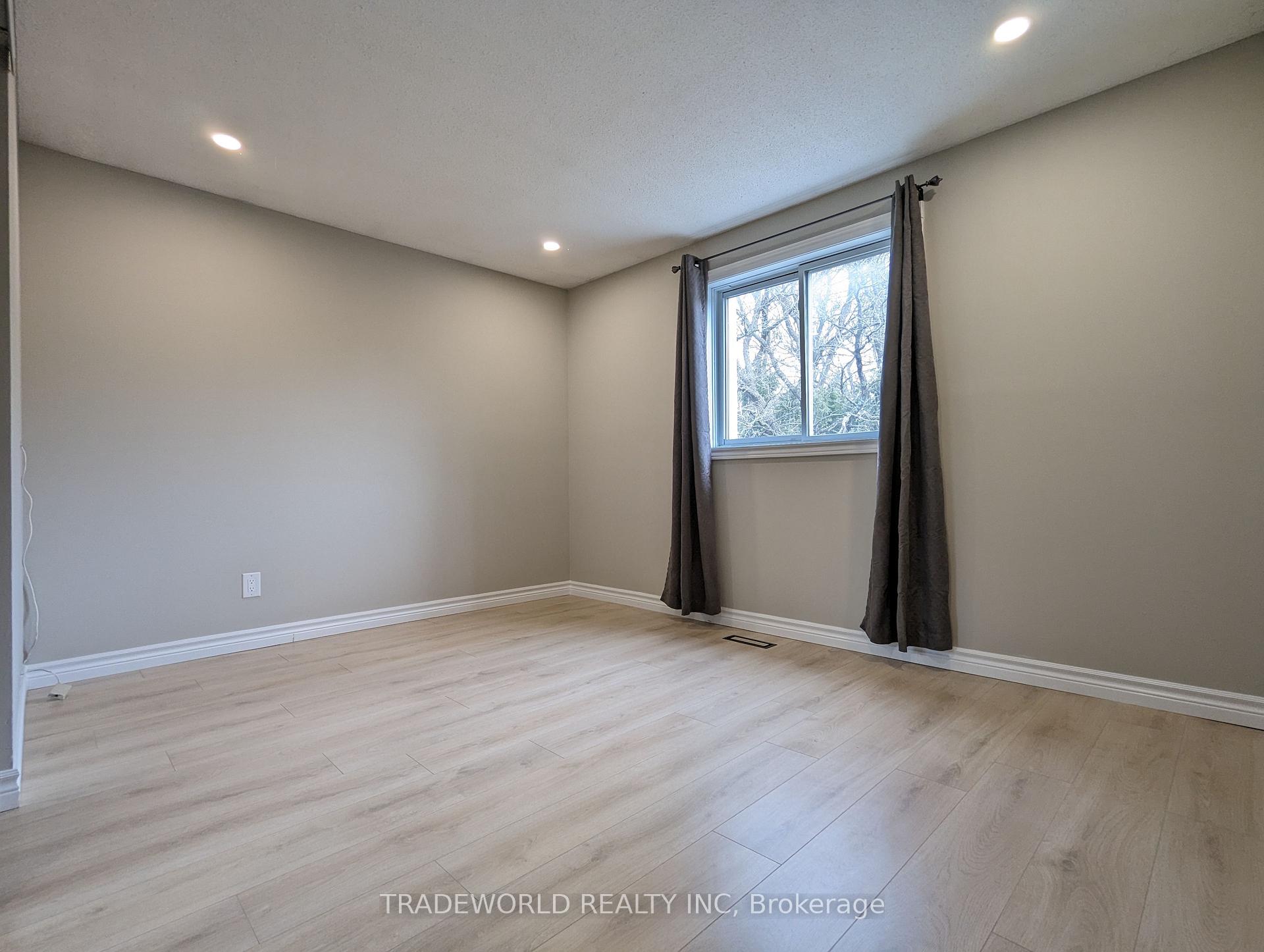 Photo 3 of 71 Ramona Boulevard, Markham, Markham Village — HOMEH