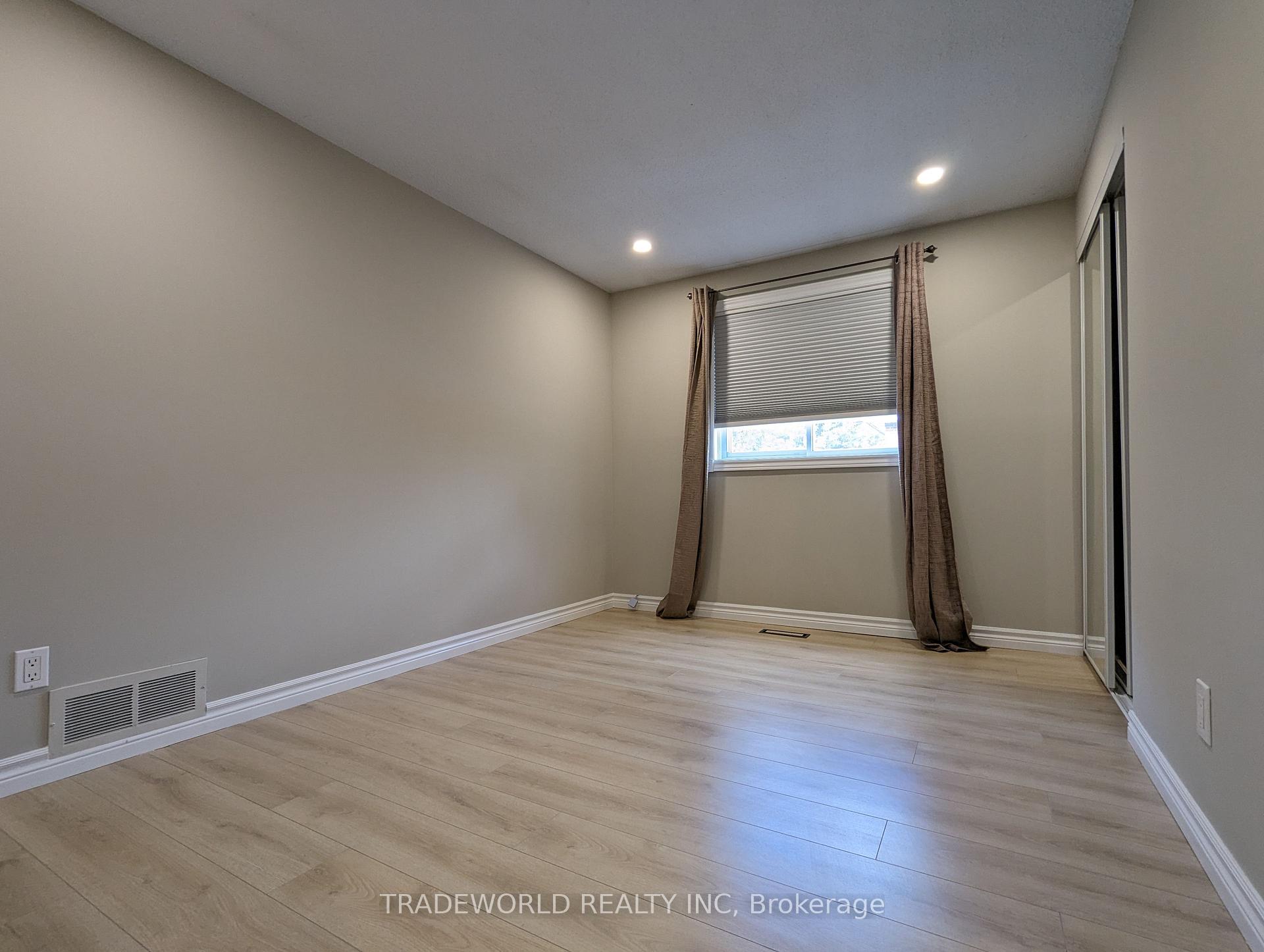 Photo 4 of 71 Ramona Boulevard, Markham, Markham Village — HOMEH