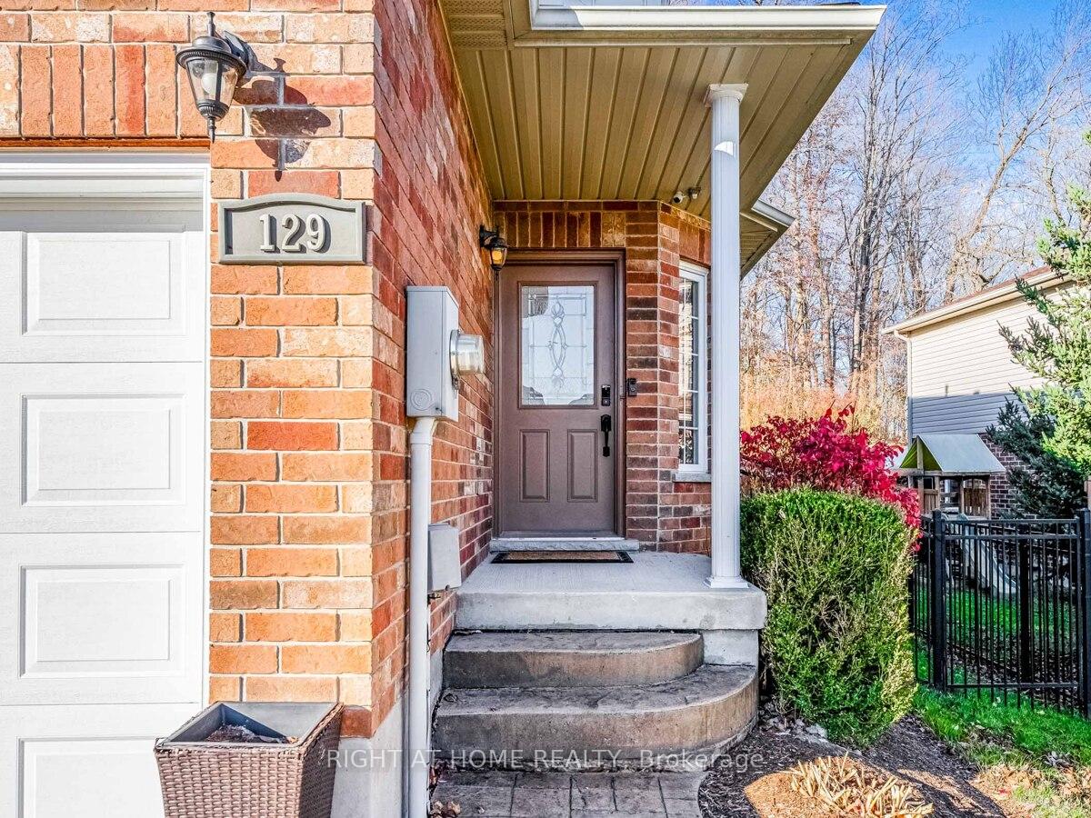 Photo 3 of 129 Upper Mercer Street, Kitchener — HOMEH