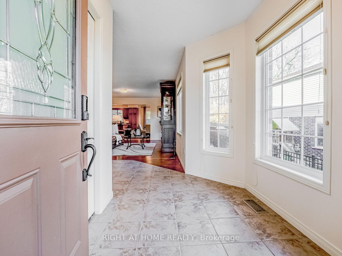 Photo 4 of 129 Upper Mercer Street, Kitchener — HOMEH