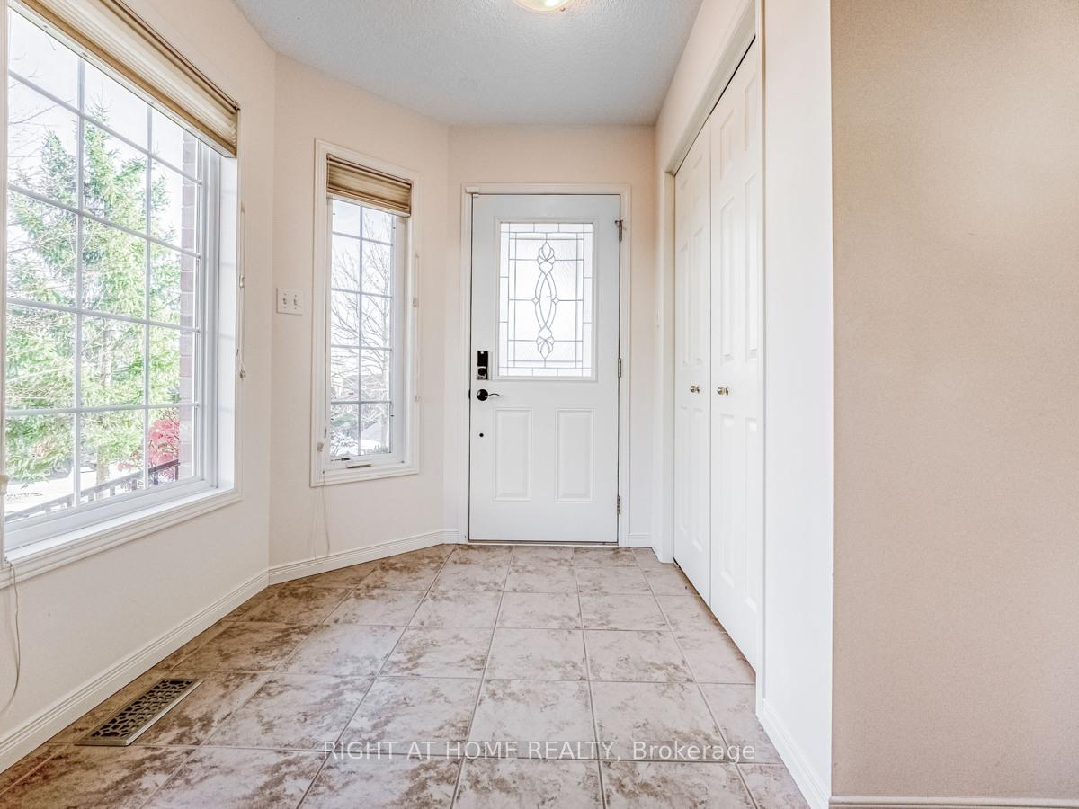 Photo 5 of 129 Upper Mercer Street, Kitchener — HOMEH