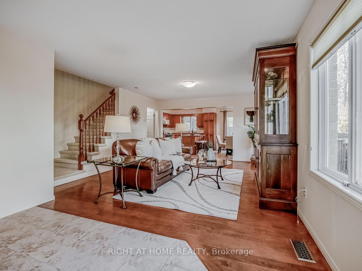 Photo 6 of 129 Upper Mercer Street, Kitchener — HOMEH