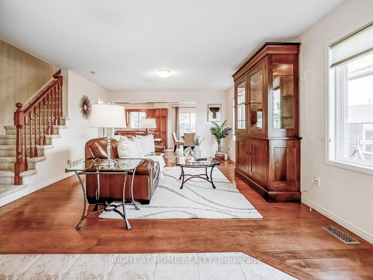 Photo 7 of 129 Upper Mercer Street, Kitchener — HOMEH