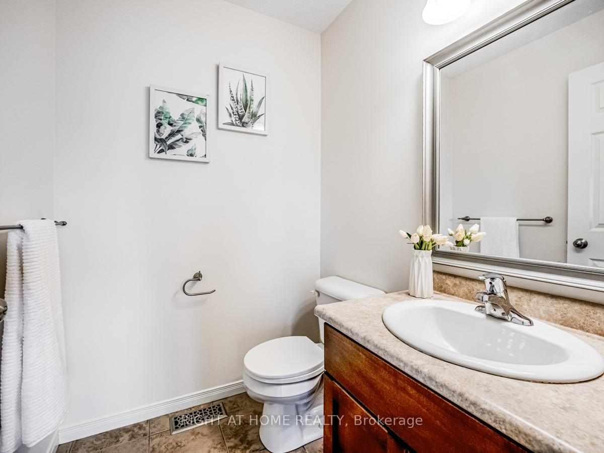 Photo 9 of 129 Upper Mercer Street, Kitchener — HOMEH