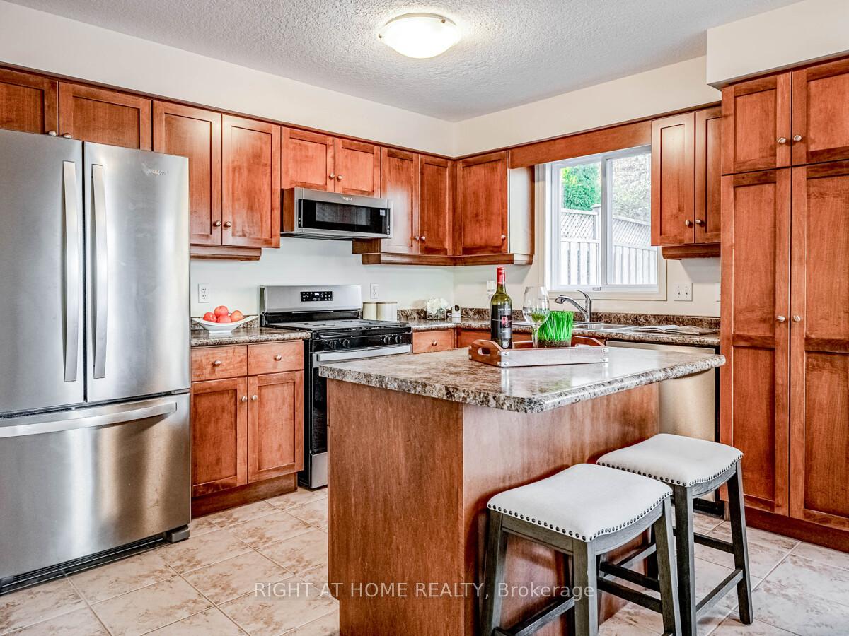 Photo 10 of 129 Upper Mercer Street, Kitchener — HOMEH