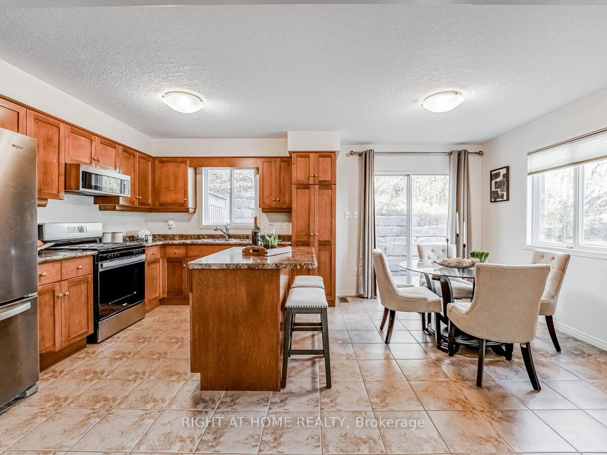 Photo 13 of 129 Upper Mercer Street, Kitchener — HOMEH