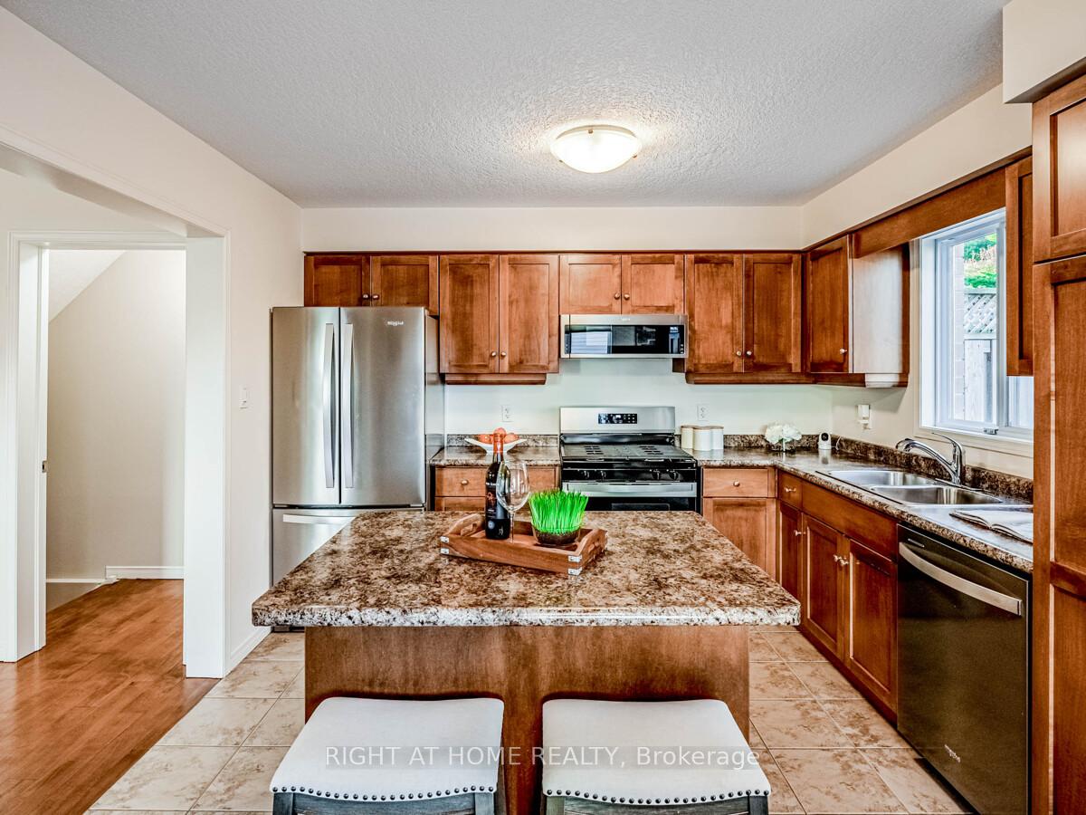 Photo 14 of 129 Upper Mercer Street, Kitchener — HOMEH