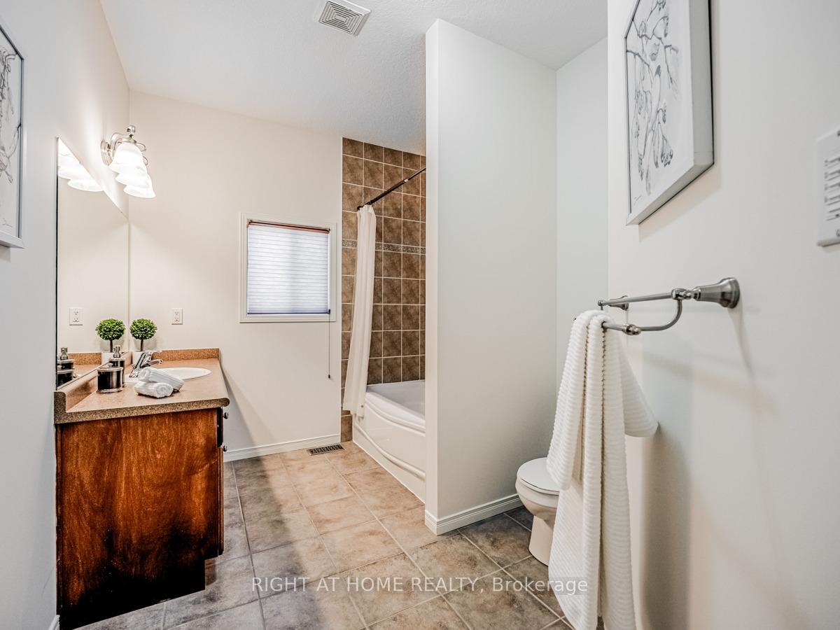 Photo 18 of 129 Upper Mercer Street, Kitchener — HOMEH