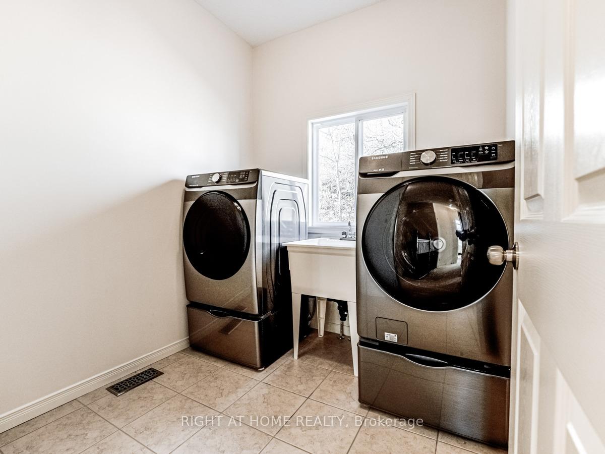 Photo 19 of 129 Upper Mercer Street, Kitchener — HOMEH
