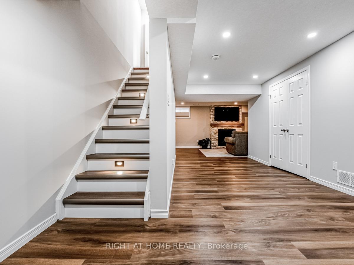 Photo 23 of 129 Upper Mercer Street, Kitchener — HOMEH