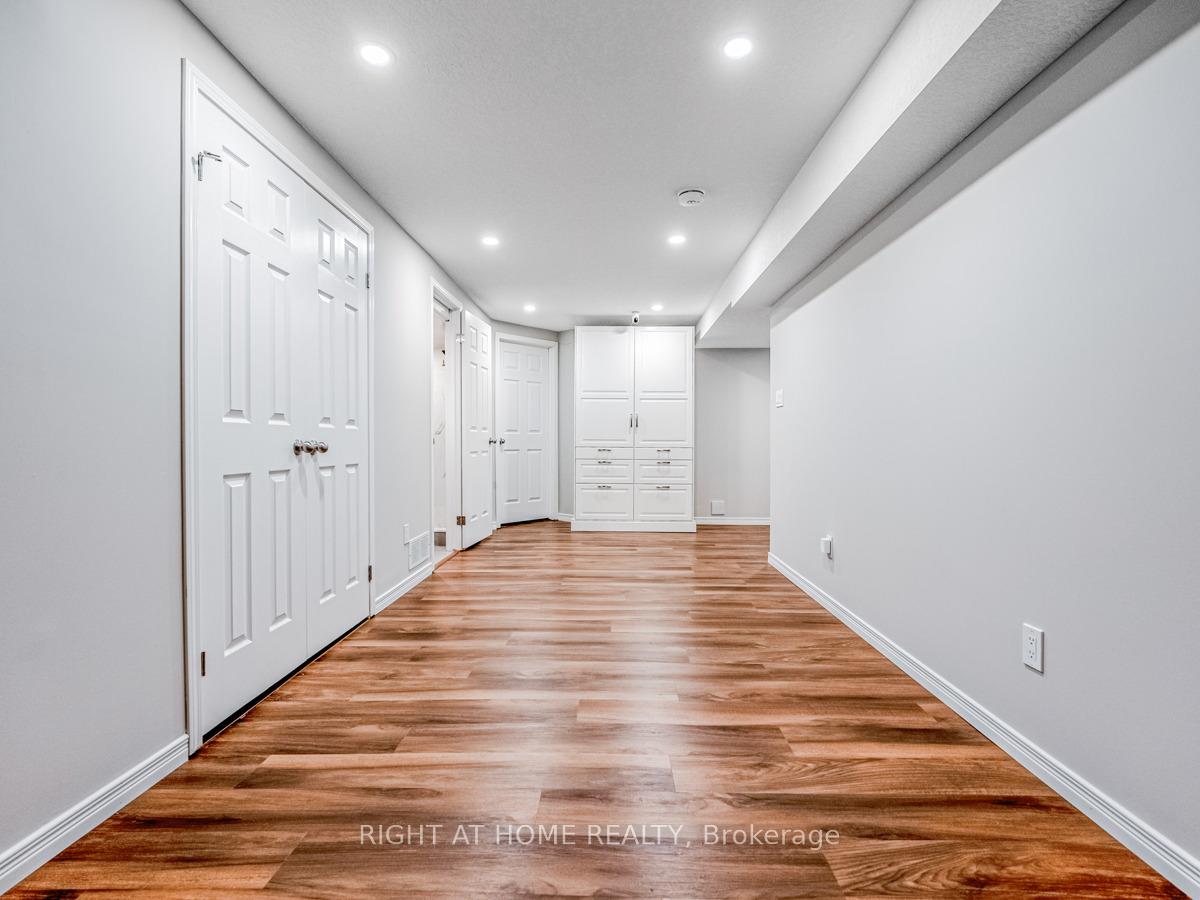 Photo 24 of 129 Upper Mercer Street, Kitchener — HOMEH
