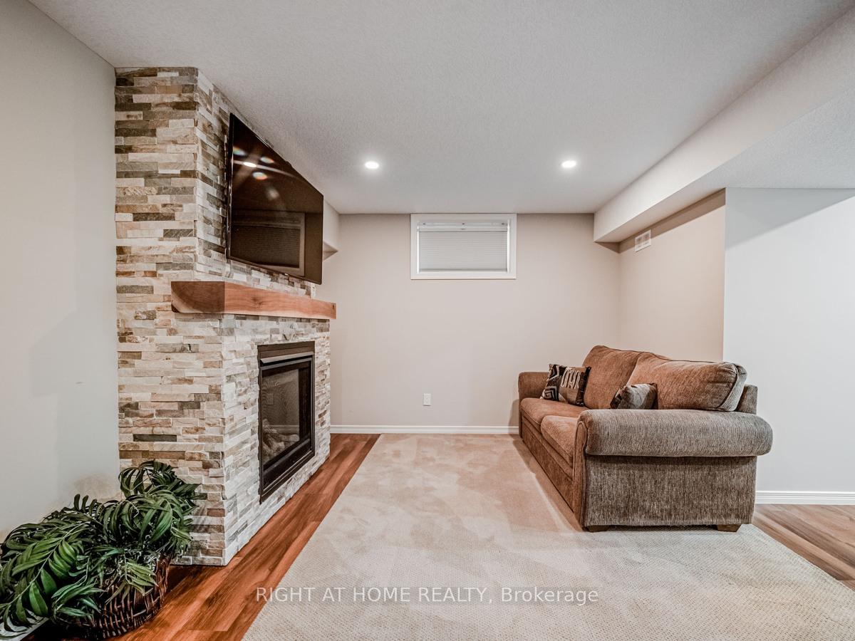 Photo 26 of 129 Upper Mercer Street, Kitchener — HOMEH