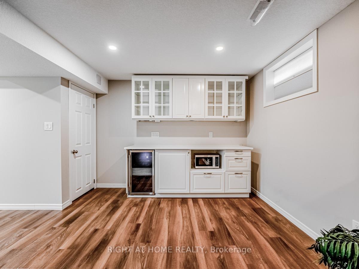 Photo 27 of 129 Upper Mercer Street, Kitchener — HOMEH