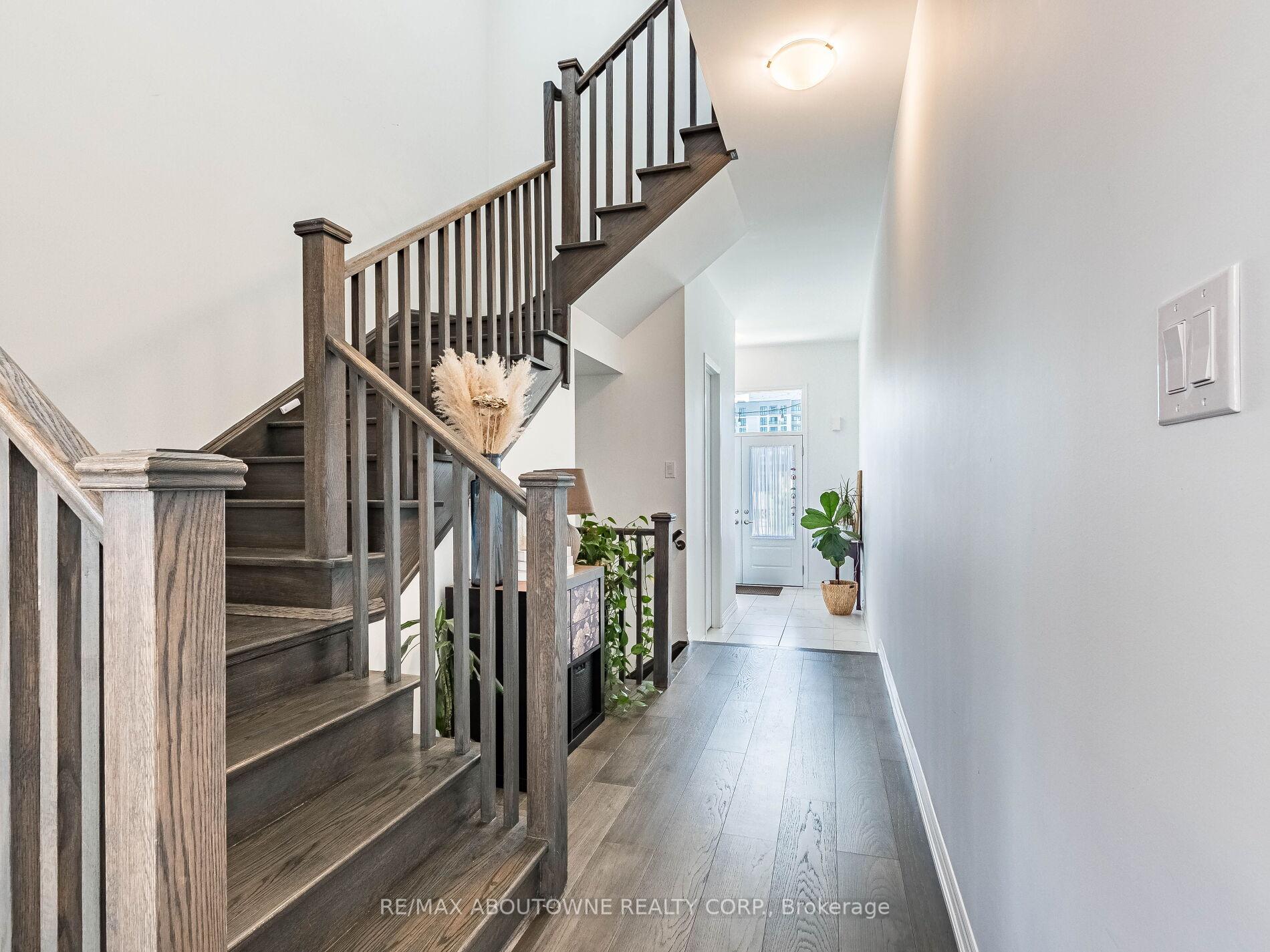 Photo 5 of 664 Aspen Terrace, Milton, Cobban — HOMEH