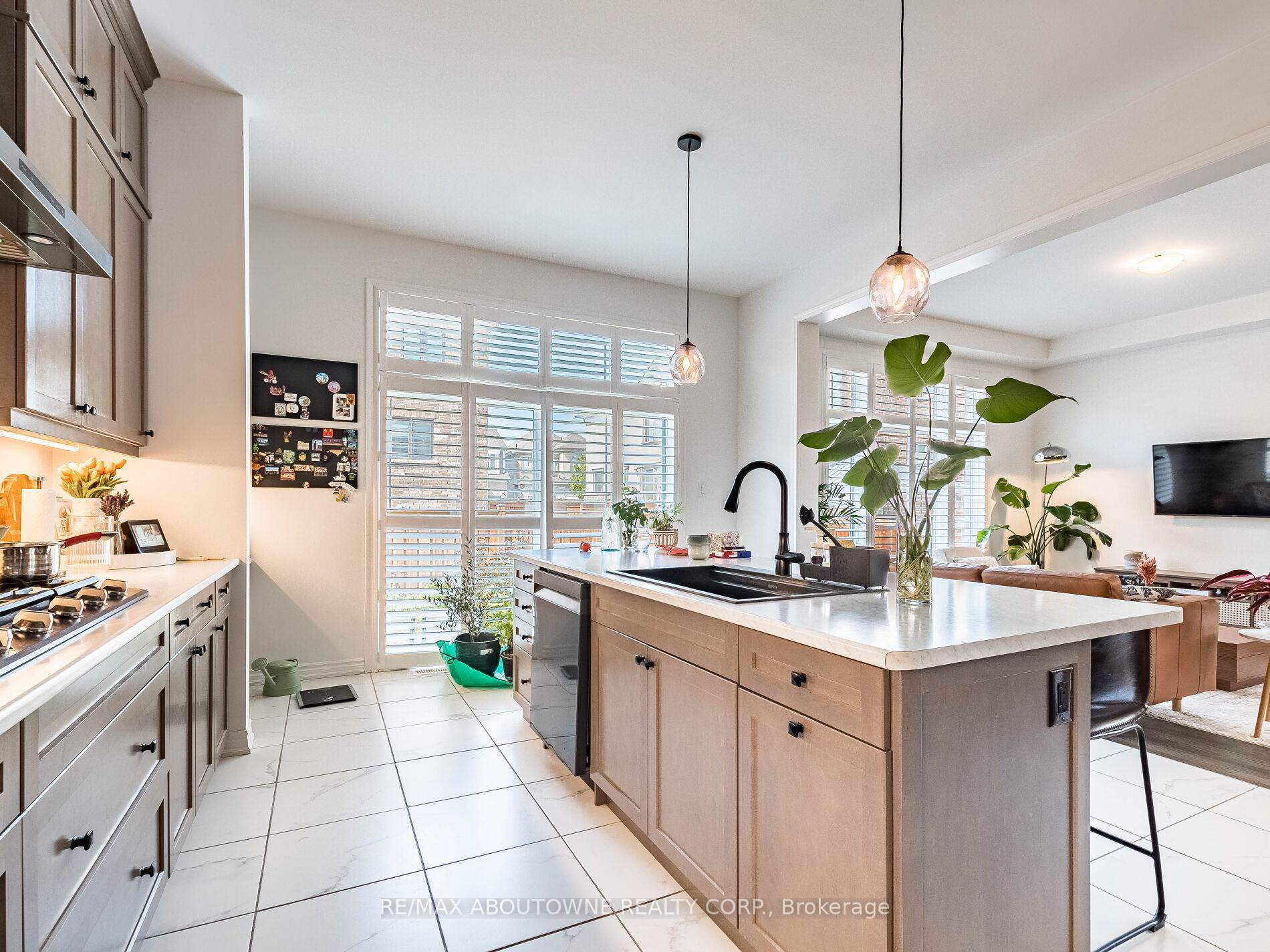 Photo 18 of 664 Aspen Terrace, Milton, Cobban — HOMEH