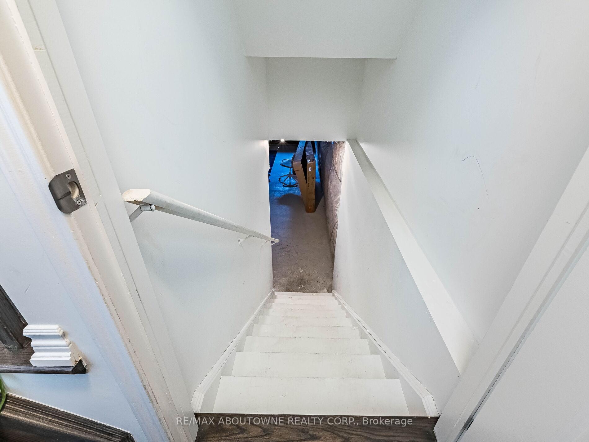 Photo 35 of 664 Aspen Terrace, Milton, Cobban — HOMEH