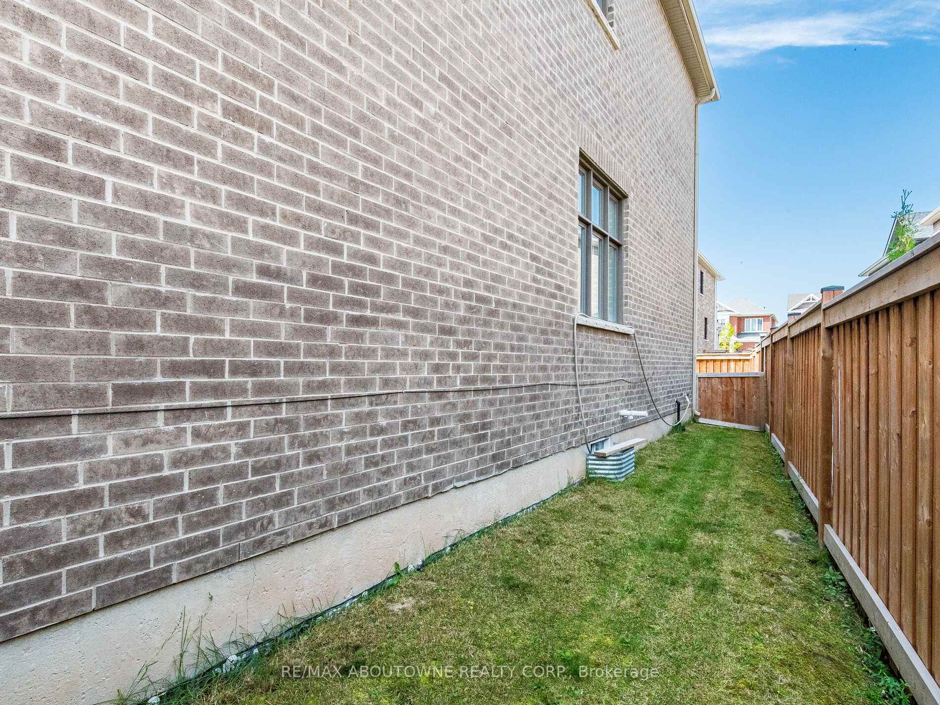 Photo 39 of 664 Aspen Terrace, Milton, Cobban — HOMEH