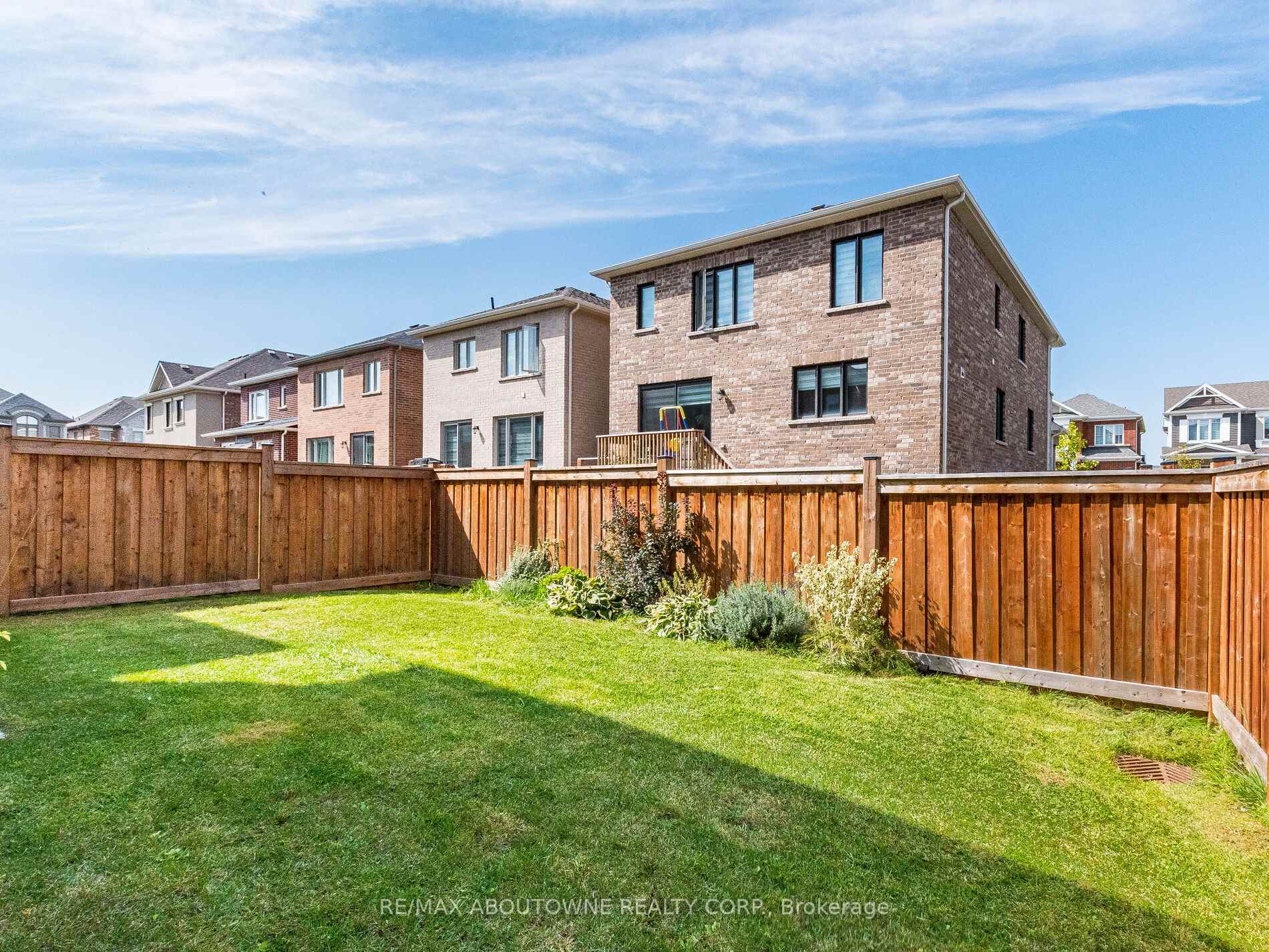 Photo 41 of 664 Aspen Terrace, Milton, Cobban — HOMEH