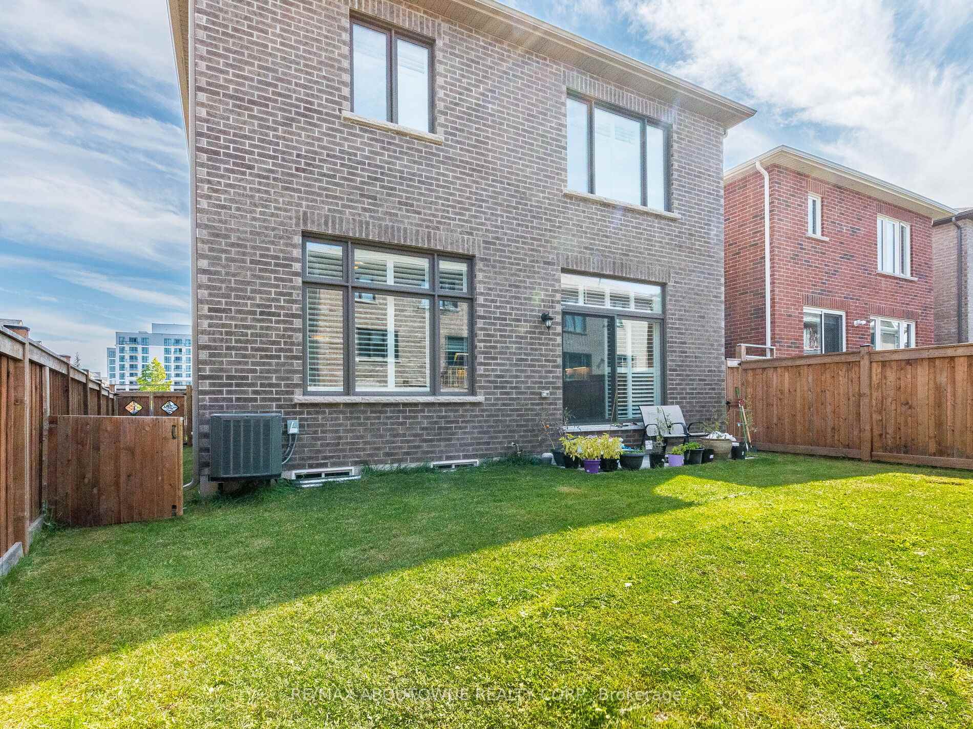 Photo 43 of 664 Aspen Terrace, Milton, Cobban — HOMEH